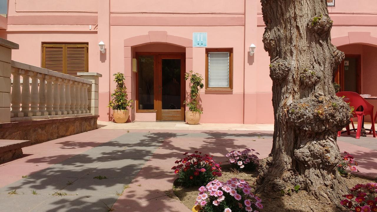 فندق Vilanova de Escornalbouفي  Ca L'Amadeu المظهر الخارجي الصورة